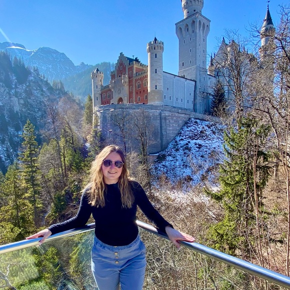 Meet your Posher, Taylor - Picture 1 of 1